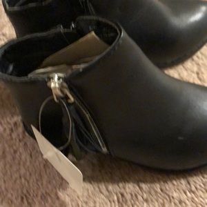 Girls size 11 short boot